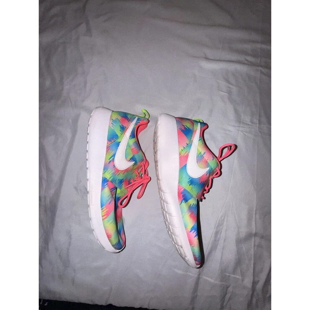 Nike Roshe One Youth 7 Lace-Up Low Top Sneakers Multicolor Pink White Green